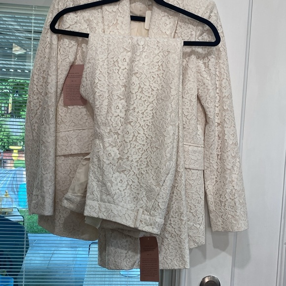 Set - Picture 3 of 3